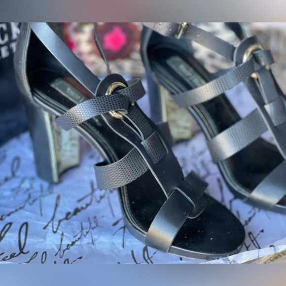 White House Black Market Black Heel With Gold - Picture 4 of 5